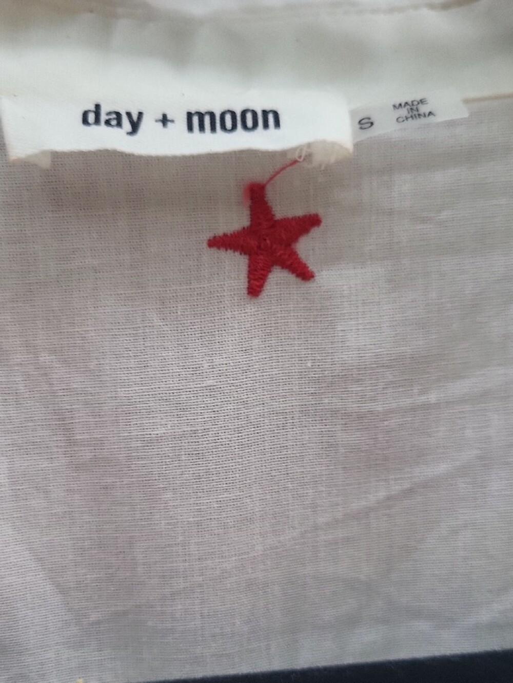 day + moon Boxy White Button-Down Shirt with Red Star Embroidery S - Picture 2 of 3